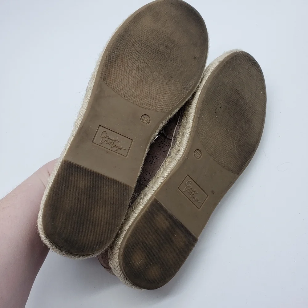 𝅺CROWN Vintage Clover women US 10 tan taupe laser cut leather upper espadrilles